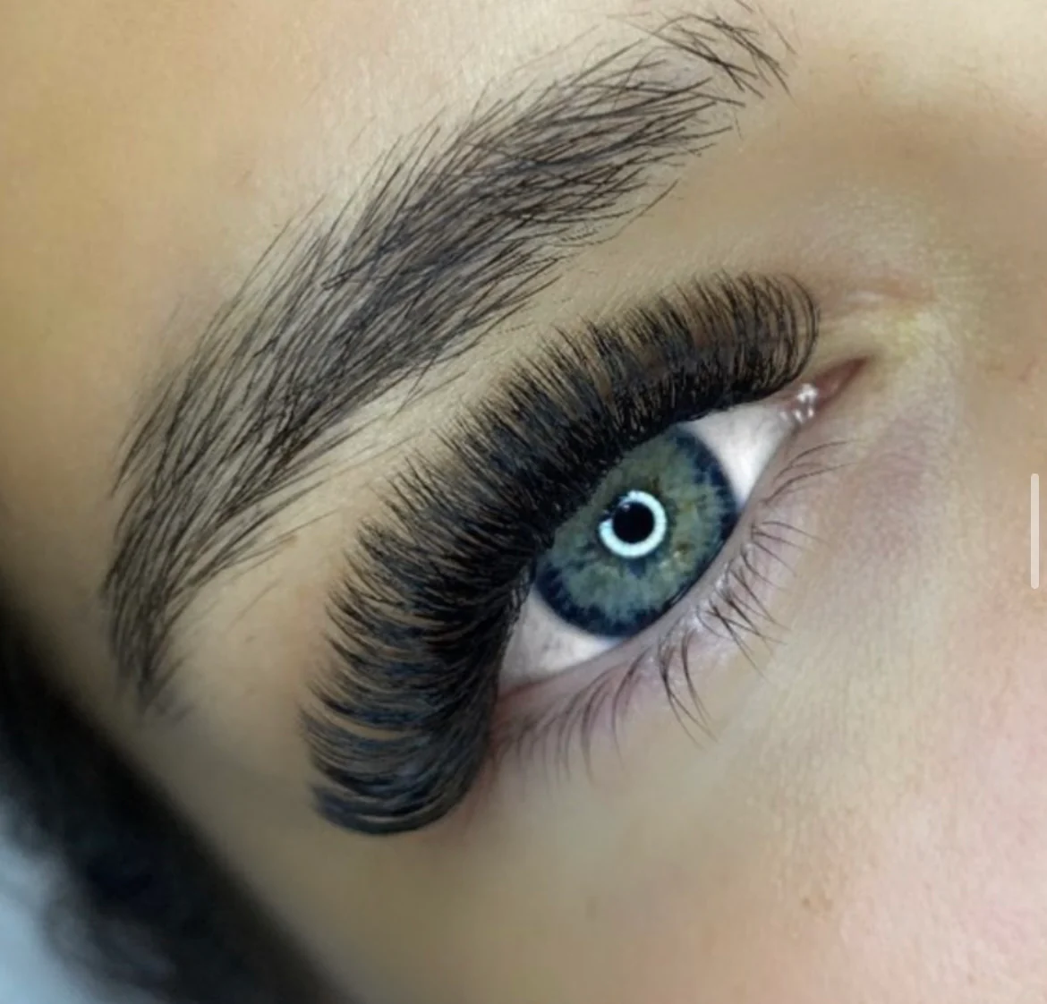 3D/4D Eye Lash Extensions