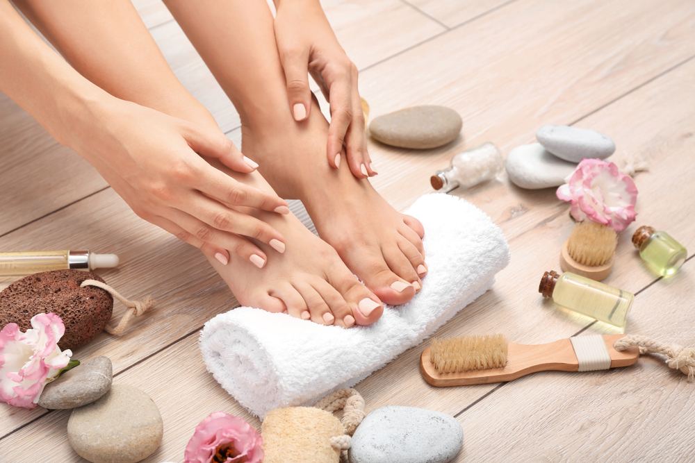 Classic Manicure/Pedicure